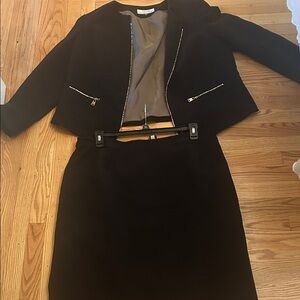 Black Women's Two-Piece Skirt Suit - Classic Professional Set